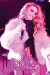 Sabrina Carpenter’s Pop-Goddess Glamour for 2025