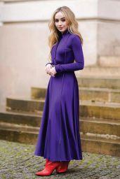 Sabrina Carpenter’s Pop-Goddess Glamour for 2025