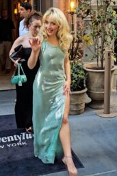 Sabrina Carpenter's Versace Pre-Met Gala Moment