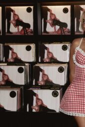 Sabrina Carpenter - Unveils Playful Vinyl Moment at Supervinyl