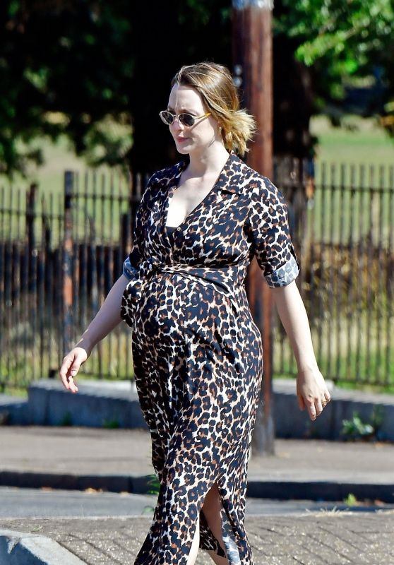 Saoirse Ronan Unveils Leopard Leisure in London – August 2025