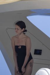 Selena Gomez’s Bachelorette Glam: How a Black Swimsuit and a Yacht Became the Ultimate Pre-Wedding Statement