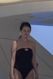 Selena Gomez’s Bachelorette Glam: How a Black Swimsuit and a Yacht Became the Ultimate Pre-Wedding Statement