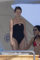 Selena Gomez’s Bachelorette Glam: How a Black Swimsuit and a Yacht Became the Ultimate Pre-Wedding Statement