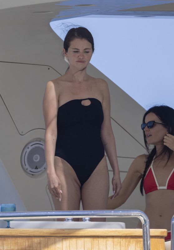 Selena Gomez’s Bachelorette Glam: How a Black Swimsuit and a Yacht Became the Ultimate Pre-Wedding Statement
