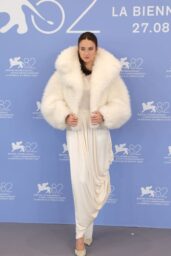 Shailene Woodley Attends Motor City Photocall in Faux Fur Drama