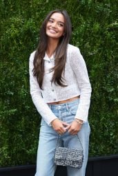 Sophia Hammons Unveils Chanel-Chic Simplicity