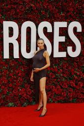 Sophie Habboo unveils maternity chic at "The Roses" premiere