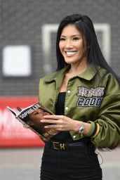 Sophie Lee Unveils Book, Hosts Class in Hotel Football