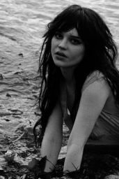 Sophie Thatcher’s Grunge Romance Photoshoot