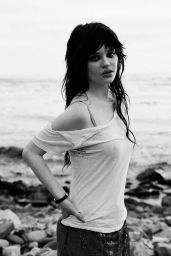 Sophie Thatcher’s Grunge Romance Photoshoot
