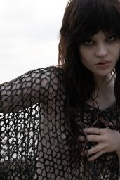 Sophie Thatcher’s Grunge Romance Photoshoot