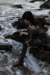 Sophie Thatcher’s Grunge Romance Photoshoot