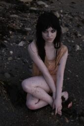 Sophie Thatcher’s Grunge Romance Photoshoot