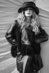 Sophie Turner Unveils a New Urban Edge for Flaunt