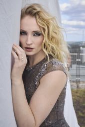 Sophie Turner Unveils a New Urban Edge for Flaunt