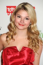 Stefanie Scott Attends Hollywood Christmas Parade in Velvet Punk