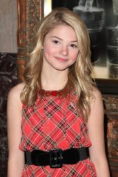 Stefanie Scott Attends STOMP Premiere in Plaid Rebellion
