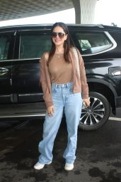 Sunny Leone Arrives in Whiplash Chic at Mumbai Airport