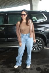 Sunny Leone Arrives in Whiplash Chic at Mumbai Airport
