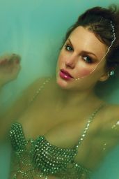 Taylor Swift – The Life of a Showgirl (2025): A Dazzling Ode to Burlesque Glamour