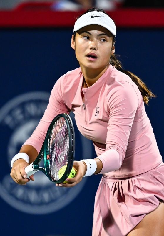 Tennis Clash in Montreal: Raducanu’s Pink vs. Anisimova’s Blue