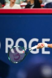 Tennis Clash in Montreal: Raducanu’s Pink vs. Anisimova’s Blue