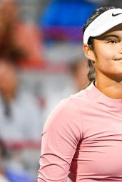 Tennis Clash in Montreal: Raducanu’s Pink vs. Anisimova’s Blue
