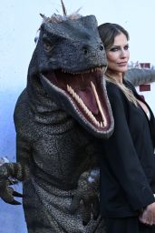 Tricia Helfer Unveils Sleek Style at "Primitive War" Premiere