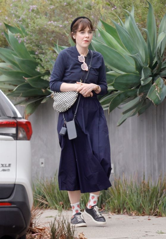 Zooey Deschanel takes a morning walk in Venice 15.08.2025