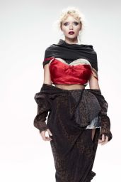 Abbey Lee Showcases Sculptural Floral Couture on Harper’s Bazaar France October 2025 Cover