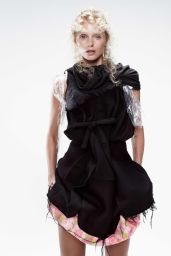 Abbey Lee Showcases Sculptural Floral Couture on Harper’s Bazaar France October 2025 Cover
