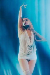 Addison Rae Commands The Stage In Ethereal White Drape And Crystal Bra