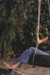 Amanda Bynes Embodies People Magazine Effortless Garden Style