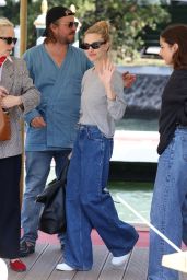Amanda Seyfried’s Effortless Venice Voyage: Denim Meets Laid-Back Luxe at the 82nd Film Festival