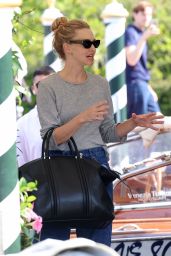 Amanda Seyfried’s Effortless Venice Voyage: Denim Meets Laid-Back Luxe at the 82nd Film Festival