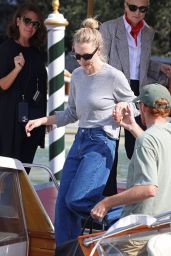 Amanda Seyfried’s Effortless Venice Voyage: Denim Meets Laid-Back Luxe at the 82nd Film Festival