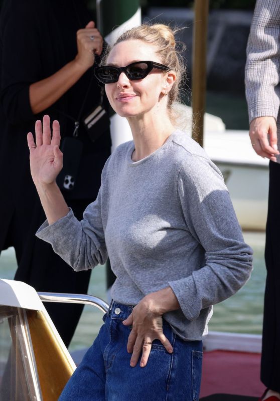 Amanda Seyfried’s Effortless Venice Voyage: Denim Meets Laid-Back Luxe at the 82nd Film Festival