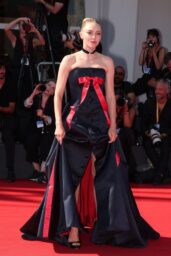 Amanda Seyfried Venice Film Festival Triumph: When Theatrical Grandeur Meets Modern Sophistication