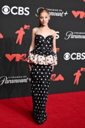 Ariana Grande Channels Vintage Fendi Glamour at the 2025 MTV VMAs