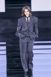 Ariana Greenblatt Champions The Monochromatic Power Suit at L’Oréal Paris Le Défilé 2025