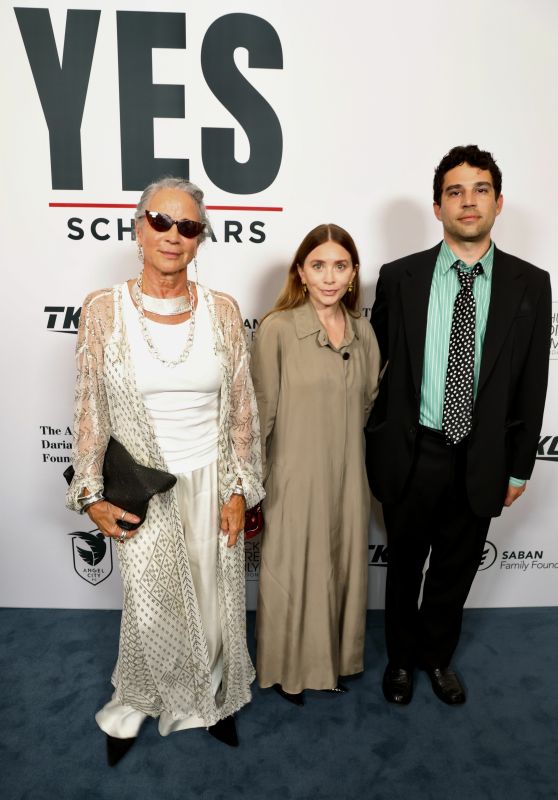 Ashley Olsen Attends YES Scholars Gala at Bel-Air Country Club 2025