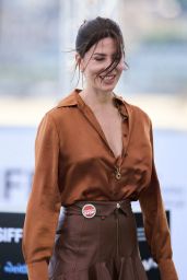 Barbara Lennie Debuts San Sebastián Photocall in Satin-Leather Contrast