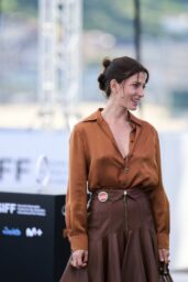 Barbara Lennie Debuts San Sebastián Photocall in Satin-Leather Contrast