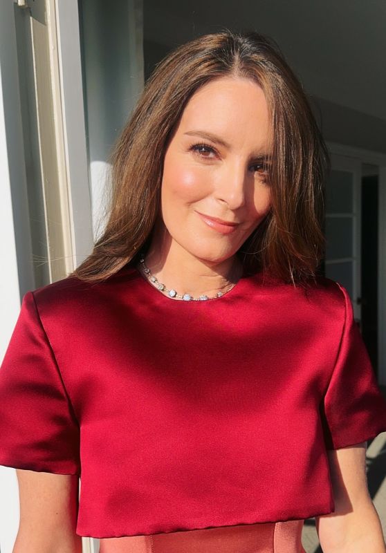 Dafne Keen Embodies Velvet Geometry At Harris Reed’s London Fashion Week Show