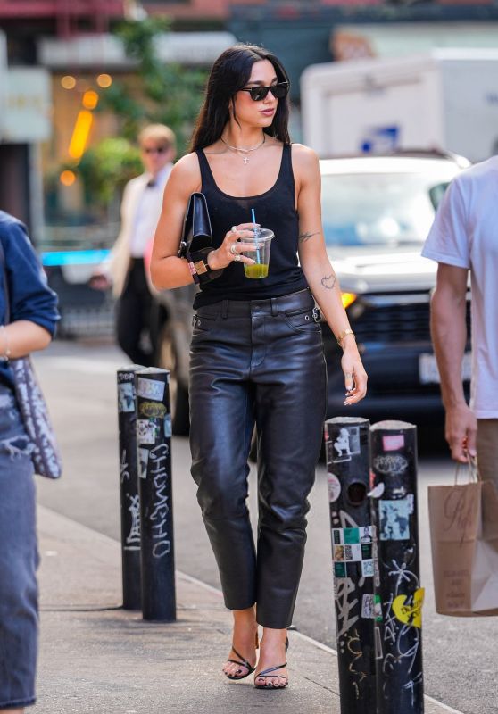 Dua Lipa Champions New York Street Style Leather Noir