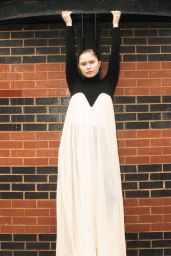 Eliza Scanlen Commands Numéro With Textured Noir Drama