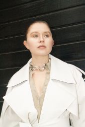 Eliza Scanlen Commands Numéro With Textured Noir Drama