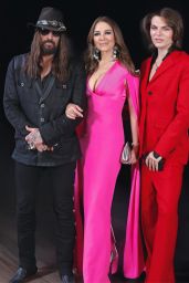 Elizabeth Hurley Unveils a Devious Persona, Hello! Magazine