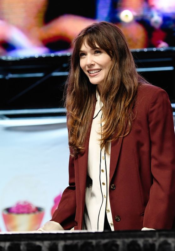 Elizabeth Olsen Commands Comic Con Panel in Burgundy Power Blazer